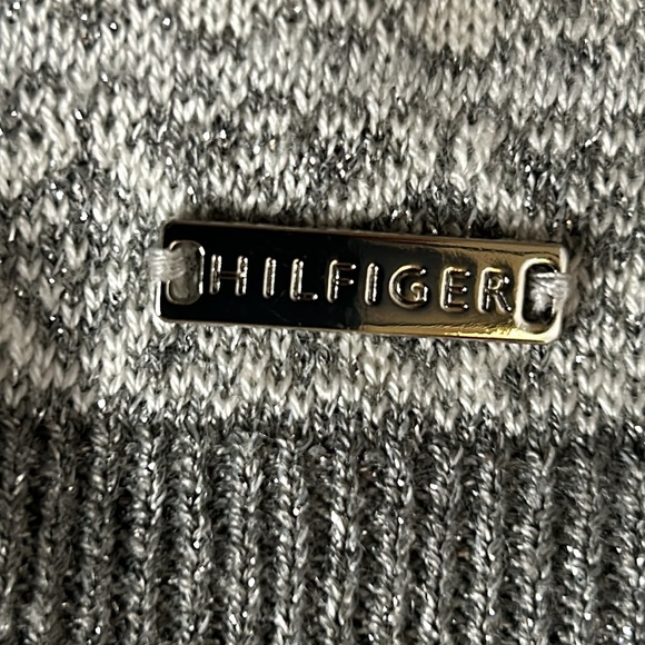 Fine knit Tommy Hilfiger sweater. Studded sparkle Aztec design - Picture 5 of 8